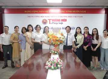 Trung ương Hội Nghệ nhân và Thương hiệu Việt Nam chúc mừng Thương hiệu và Pháp luật nhân ngày 21/6