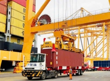 Nhập khẩu bứt tốc, cán cân thương mại thâm hụt gần 17 tỷ USD