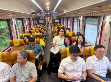 Chuyến tàu đầu tiên đưa các bác sỹ Bệnh viện Bạch Mai về cơ sở Ninh Bình làm việc