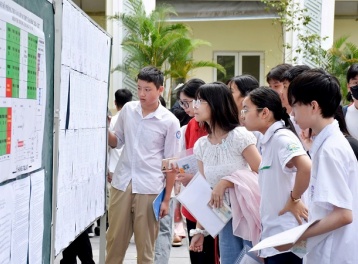 Điểm thi tốt nghiệp THPT 2026: 'Mưa' điểm 10 môn Toán, lộ diện 4 thủ khoa khối B00