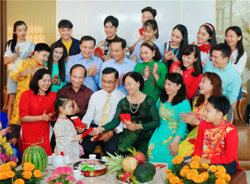 Đưa hệ giá trị quốc gia, văn hóa, gia đình và chuẩn mực con người Việt Nam thấm sâu vào đời sống xã hội