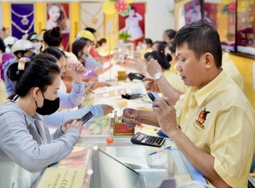Giá vàng ngày 8/7: Vàng rơi thẳng đứng, SJC và nhẫn trơn giảm tiếp