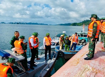 Vụ lật tàu trên biển Bản Sen, Quảng Ninh: Cứu sống 3 người, tìm thấy 1 thi thể