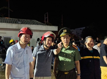 Thanh Hóa: Cháy công ty giày trong đêm, hàng trăm chiến sỹ tham gia chữa cháy