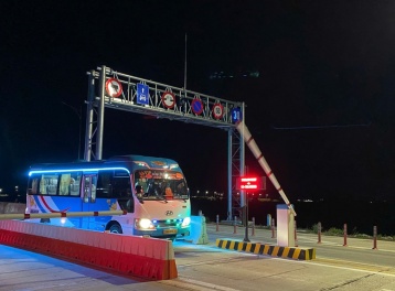 Phương tiện lưu thông nhanh chóng trong ngày đầu thu phí 5 dự án cao tốc Bắc - Nam phía Đông