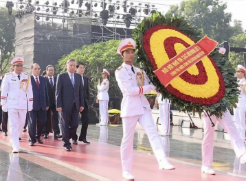 Lãnh đạo Đảng, Nhà nước dâng hương tưởng niệm các Anh hùng liệt sĩ dịp 27/7