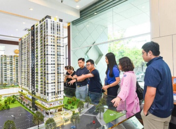 Tiền gửi tiết kiệm lập kỷ lục, người mua nhà 'chờ' lãi suất dưới 9%