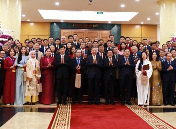 Bộ Chính trị ban hành Nghị quyết về công tác người Việt Nam ở nước ngoài