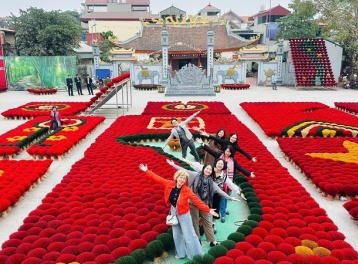 Làng nghề truyền thống trở thành điểm văn hóa hút khách dịp hè