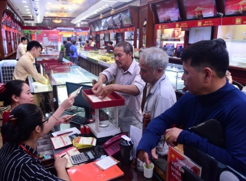 Giá vàng ngày 7/8: Vàng SJC và nhẫn trơn quay đầu giảm
