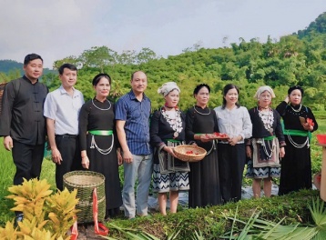 Tuyên Quang: Lãnh đạo xã 'lên sóng' livestream, cú hích cho nông sản vùng cao