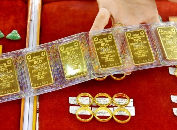 Giá vàng ngày 12/8: Vàng SJC phục hồi nhẹ, tăng 300.000 đồng/lượng