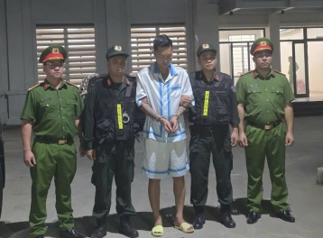 Huấn Hoa Hồng bị khởi tố