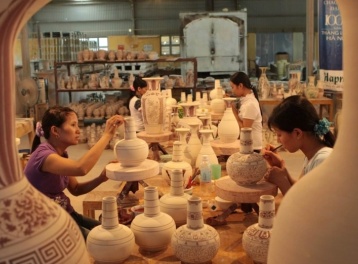 Thủ công mỹ nghệ Việt: Thoát khỏi quan niệm 'đồ lưu niệm' để hướng đến ngành công nghiệp sáng tạo