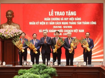5 nguyên Ủy viên Bộ Chính trị được trao Huân chương Hồ Chí Minh