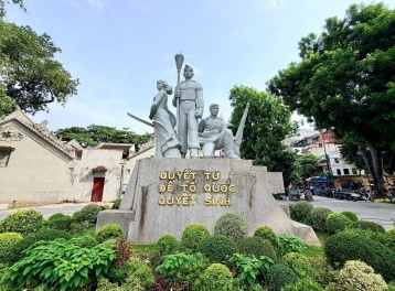 Hà Nội di dời tượng đài 'Quyết tử để Tổ quốc quyết sinh'