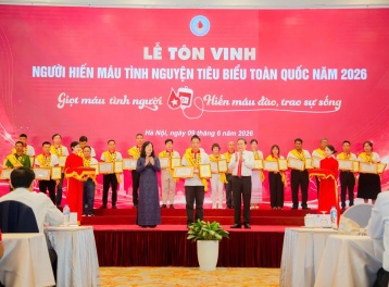 Gần 60 lần hiến máu và câu chuyện tình yêu bắt đầu từ một lần sẻ chia