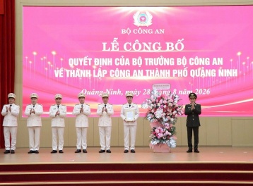 Công bố quyết định thành lập Công an thành phố Quảng Ninh