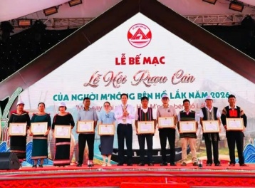 Men say đại ngàn bên hồ Lắk: Khi rượu cần kể chuyện văn hóa M’nông