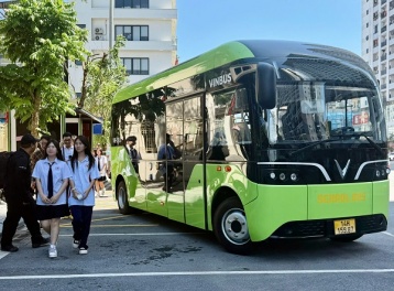 Quảng Ninh triển khai xe bus điện miễn phí đưa đón học sinh đến trường