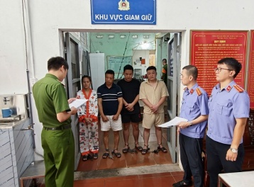 Tạm giữ hình sự 4 đối tượng trong vụ hành hung tài xế taxi ở Quảng Ninh