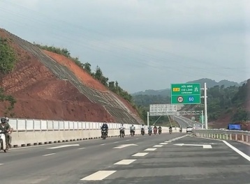 Cao tốc Hữu Nghị – Chi Lăng: Kiến nghị xử lý nghiêm người, phương tiện tự ý vào công trường