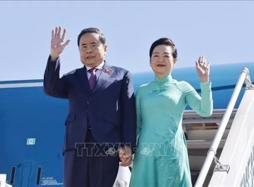Chủ tịch Quốc hội Trần Thanh Mẫn bắt đầu chuyến thăm chính thức Mông Cổ