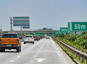 Phó Thủ tướng yêu cầu rà soát, hoàn thiện quy định về khoảng cách an toàn trên cao tốc
