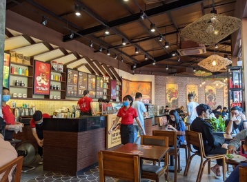 Doanh nghiệp F&B đối mặt 'bão chi phí', người tiêu dùng siết truy xuất nguồn gốc