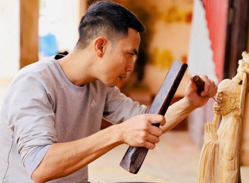 Nghệ nhân quốc gia Trần Văn Phú: Hơn 20 năm giữ nghề điêu khắc gỗ và truyền lửa cho thế hệ trẻ