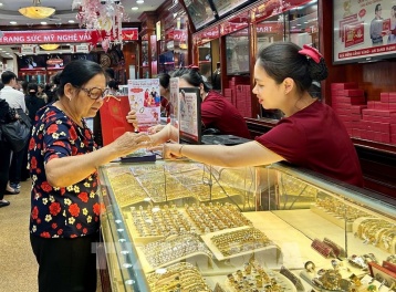 Giá vàng hôm nay 9/10: Vàng SJC và nhẫn trơn đều tăng 800.000 đồng/lượng