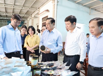 Hỗ trợ làng nghề xây dựng thương hiệu, mở rộng thị trường tiêu thụ