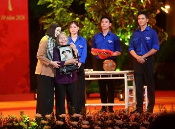 Xúc động đêm nghệ thuật “Khúc tri ân” tại Công viên Lê Thị Riêng