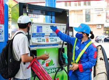 Giá xăng E10 hôm nay giảm hơn 1.200 đồng/lít từ 15h chiều
