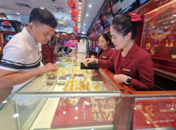 Giá vàng hôm nay 21/10: Vàng trong nước giảm sâu, áp lực vĩ mô bủa vây giá thế giới