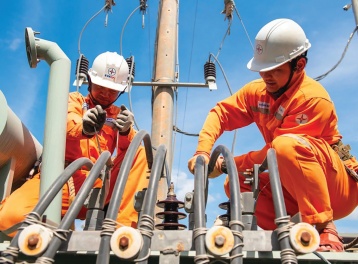 Khẩn trương xem xét giảm giá điện từ 1/11, đưa thuế tiêu thụ đặc biệt xăng về 0%
