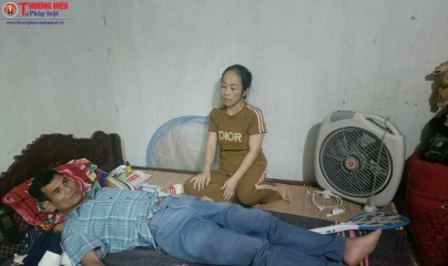Hà Tĩnh: Người vợ gồng gánh nuôi con thơ, chồng bệnh hiểm nghèo