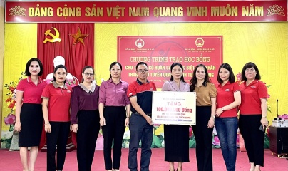 Dai-ichi Life Việt Nam trao 100 suất học bổng cho trẻ em có hoàn cảnh đặc biệt, khó khăn tại tỉnh Tuyên Quang