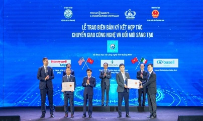 Trao chứng nhận đăng ký chuyển giao công nghệ cho dự án Nhà máy hoá dầu Stavian Quảng Yên