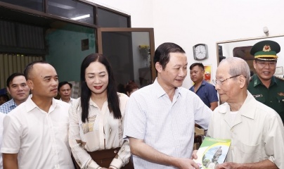 Lãnh đạo UBND tỉnh Thanh Hóa thăm, tặng quà tri ân các chiến sỹ Điện Biên