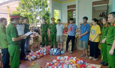 Công an tìm người mua hàng của gian hàng “Tổng kho Đông Hưng”