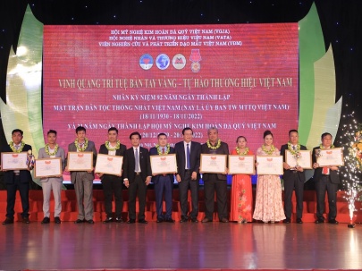 Chương trình Vinh quang trí tuệ bàn tay vàng - Tự hào Thương hiệu Việt Nam lần thứ 8 thành công tốt đẹp, nhân kỷ niệm 92 năm Ngày truyền thống MTTQVN (18/11/1930 - 18/11/2022)