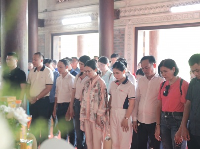 Tạp chí điện tử Thương hiệu và Pháp luật dâng hương tại Nghĩa trang liệt sĩ Việt - Lào, Truông Bồn
