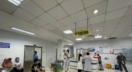 Hà Nội: Không để bác sĩ đưa bệnh nhân BHYT sang khám theo yêu cầu