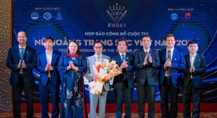Nghệ nhân Nguyễn Văn Bốn và câu chuyện đằng sau vương miện Vân Phong Phượng Vũ