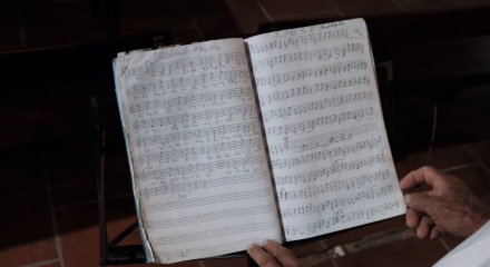 Người “thổi hồn” âm nhạc qua những cây đàn vĩ cầm 