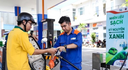 Giá xăng giảm tiếp, về sát mốc 19 nghìn đồng/lít