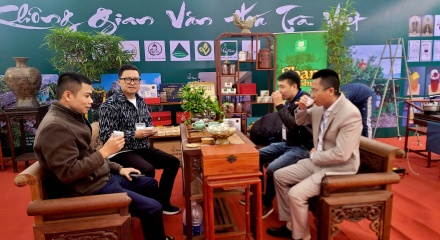 Ly trà giữa hội chợ và hành trình đi tìm hồn Việt trong sương núi Suối Giàng