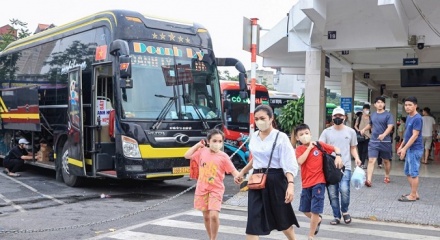 Hà Nội và TP.HCM tăng cường vận tải, nhiều tuyến miễn phí vé dịp Tết Dương lịch