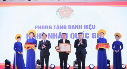 Nghệ nhân Vũ Văn Vinh: Người thổi hồn Việt vào kiến trúc nhà gỗ cổ truyền 